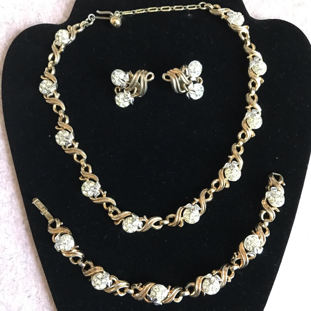 🔴SOLD🔴DAZZLING CROWN TRIFARI NECKLACE &